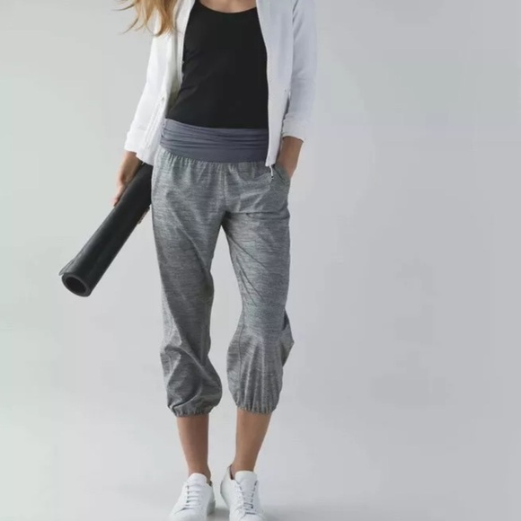 Lululemon Om Pant Crop Lightweight Harem Pants Size 4 Light Grey - Picture 1 of 10